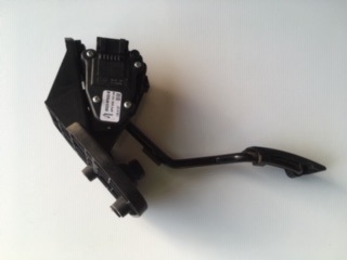 C2Z5661 RHD Throttle pedal